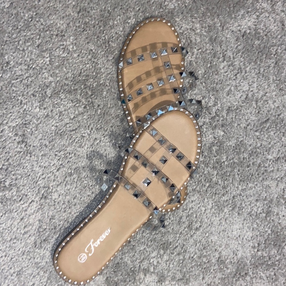 New womens sandal. Size 8 1/2.